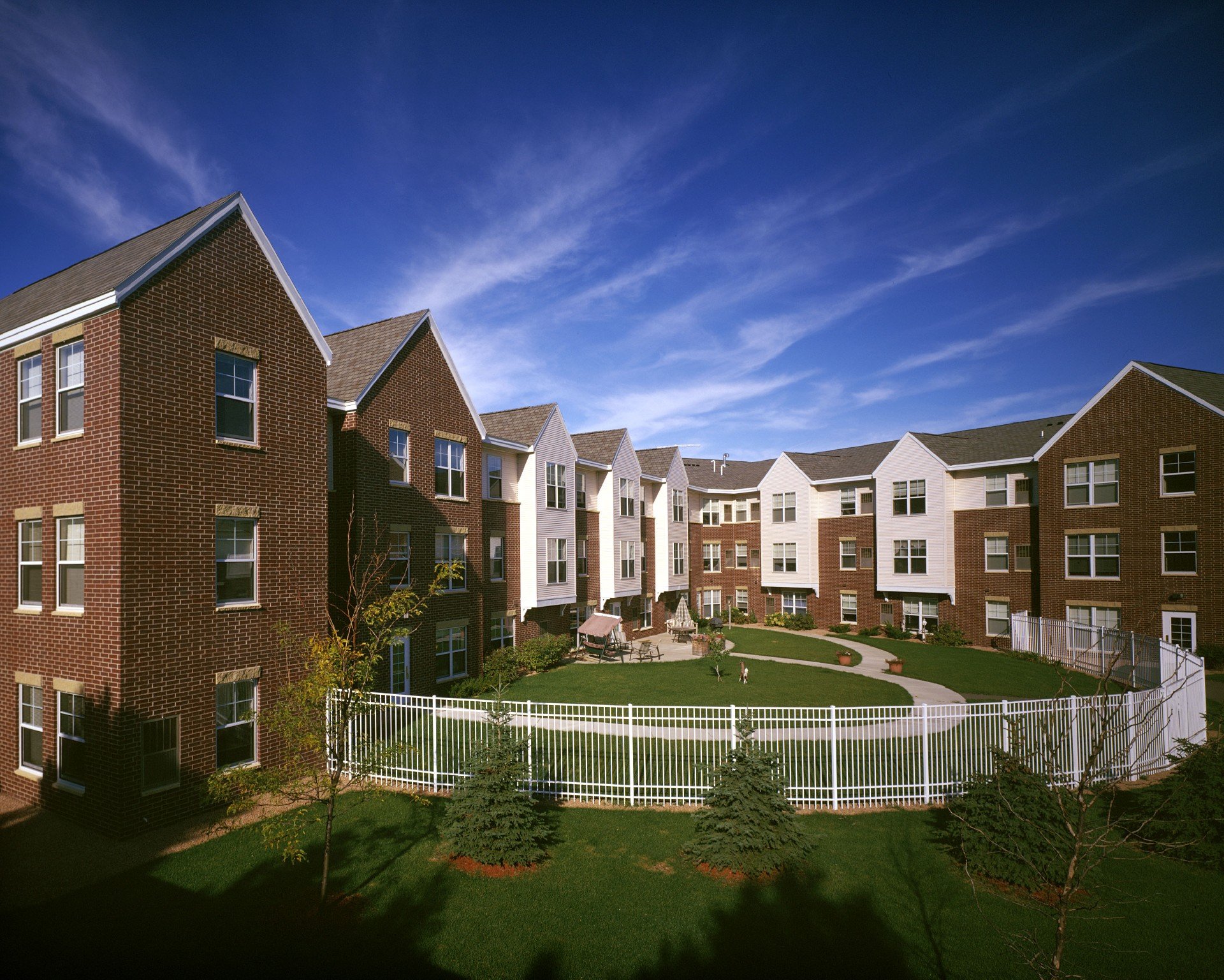 Outdoor space at the Waters of Eden Prairie
